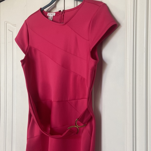 Amazing work dress in vibrant fuchsia, and belt accent - Picture 4 of 5